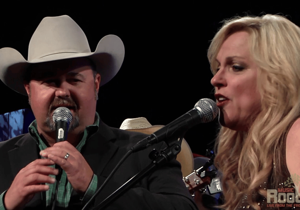Rhonda Vincent & Daryle Singletary – After The Fire Is Gone