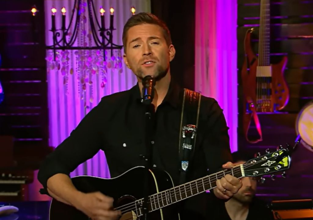 Josh Turner – I Serve A Savior