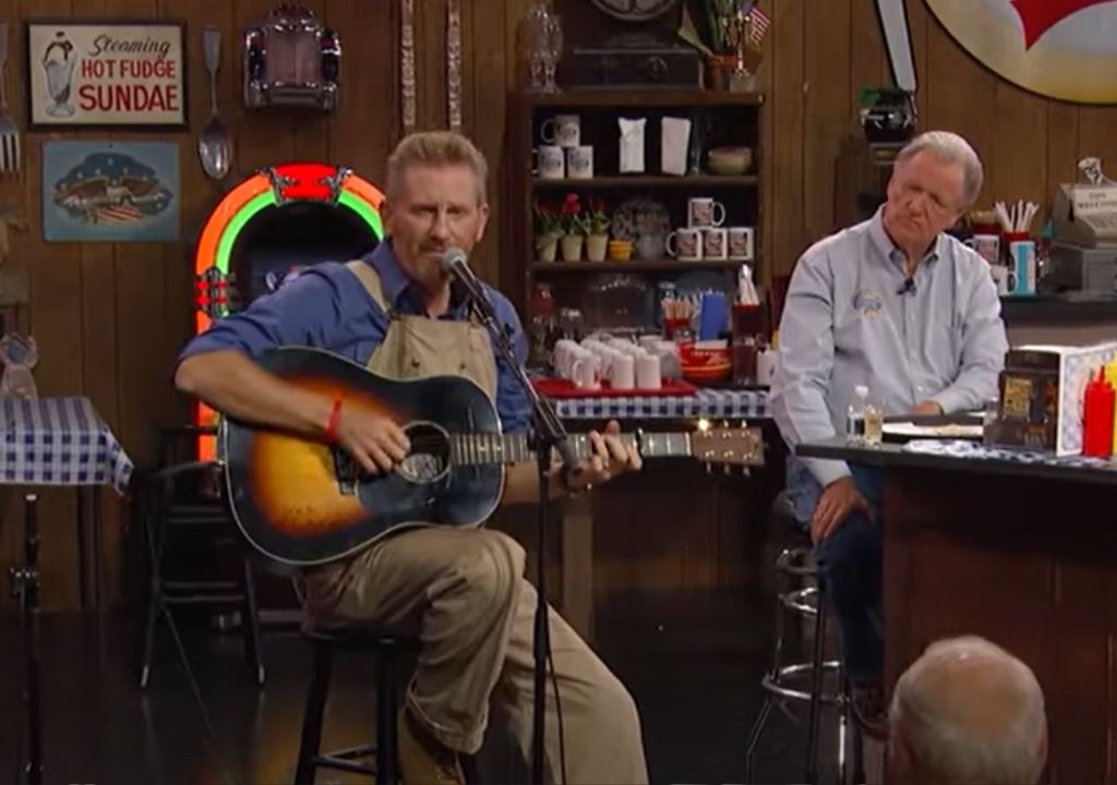 RORY FEEK sings TO DO WHAT I DO on LARRY’S COUNTRY DINER!