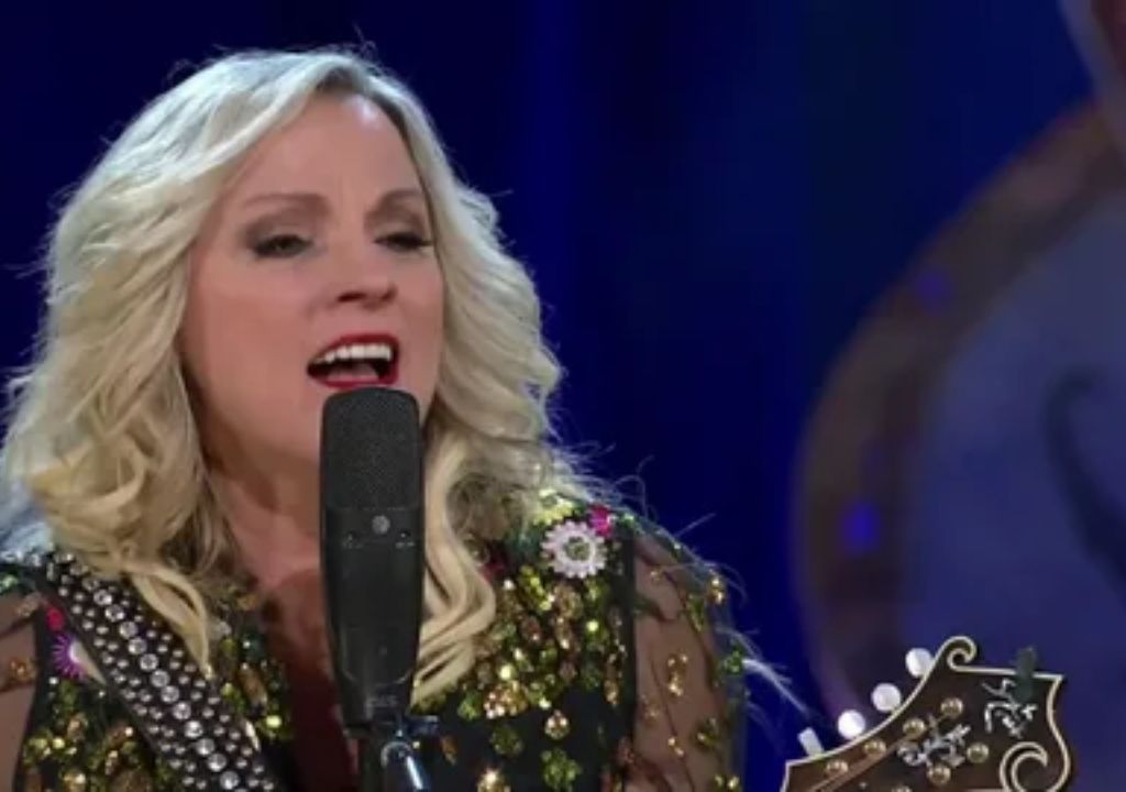 Rhonda Vincent – Please Mr Please (Official)